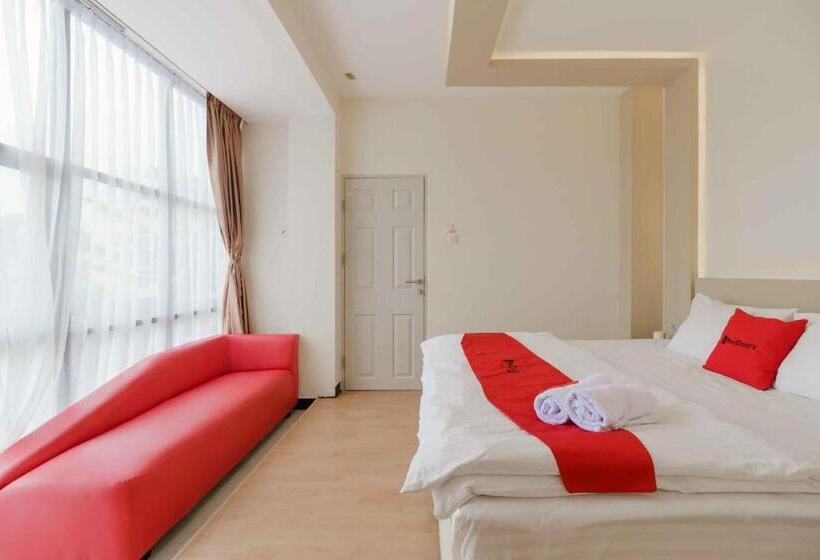 Семейный Номер, Reddoorz Plus Near Millenium Ict Centre Medan 2