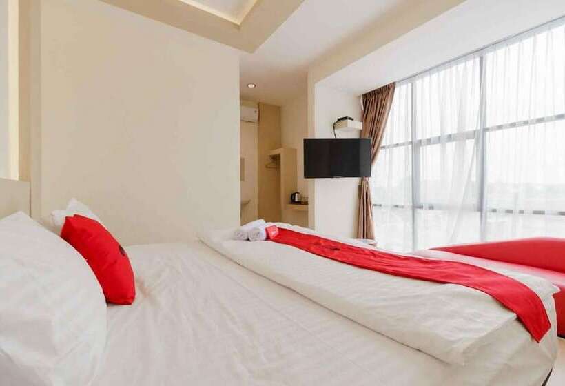 Семейный Номер, Reddoorz Plus Near Millenium Ict Centre Medan 2