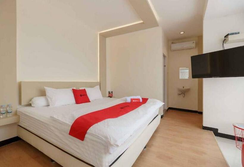 Семейный Номер, Reddoorz Plus Near Millenium Ict Centre Medan 2