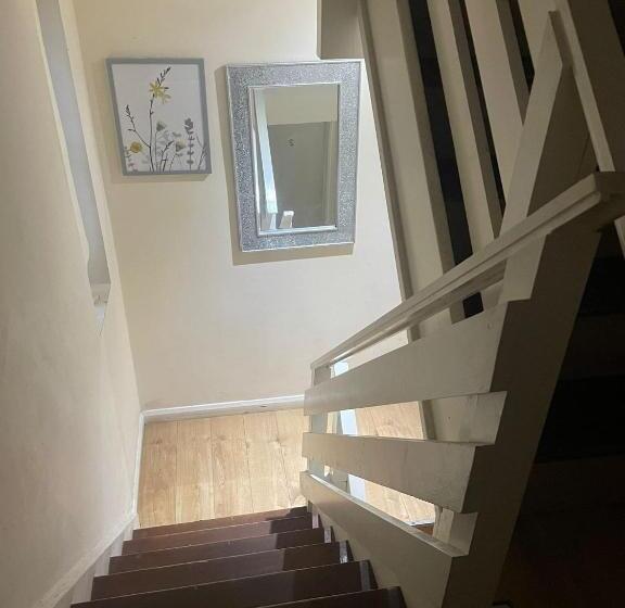 Номер Deluxe, A A Guest Rooms Thamesmead