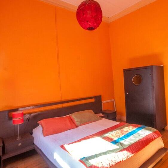 اتاق استاندارد یک نفره, Happy House Hostel