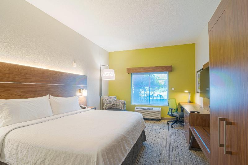 Стандартный Номер Кровать Кинг, Holiday Inn Express Hotel & Suites Tampa Usf Busch Gardens, An Ihg