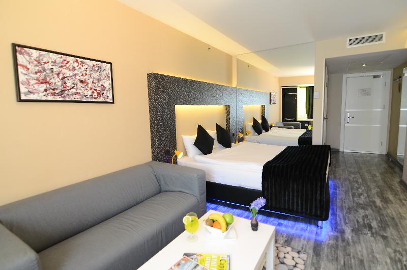 اتاق سوپریور با چشم‌انداز, Park Inn By Radisson Frankfurt Airport
