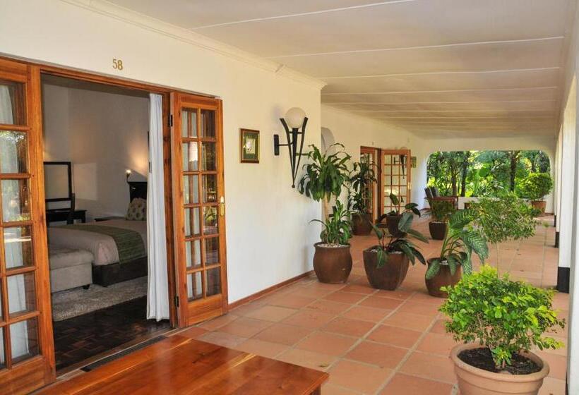 디럭스 룸, Tzaneen Country Lodge