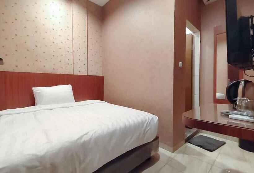 Номер Стандарт, Reddoorz Plus @ Jalan Letda Sujono Medan 2