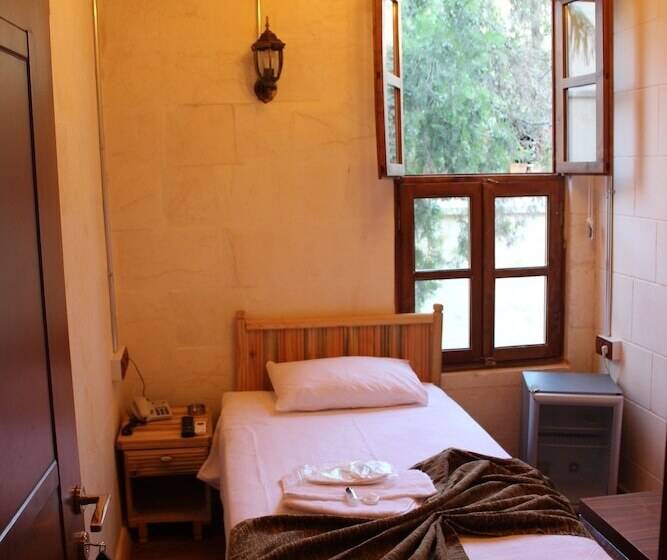 اتاق استاندارد یک نفره, Duran Aga Konagi