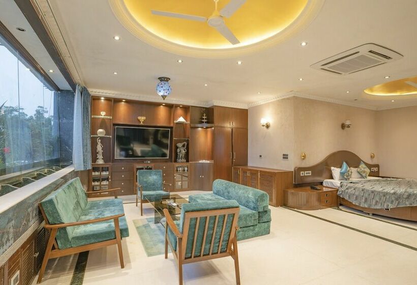 Королевский Номер, Narmade River View Resort