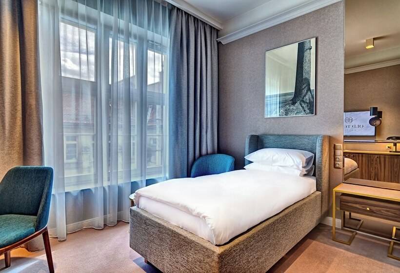 Standard Single Room, Old Town Haston
