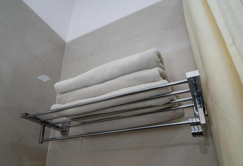 Quarto Deluxe, Rabbit Ratnam  By Udaipur Hotels