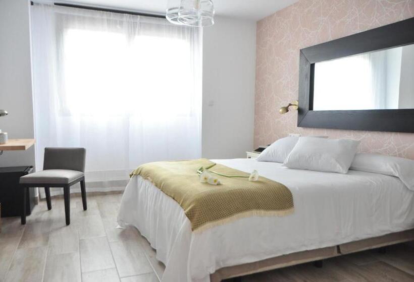 Quarto Estandar Cama King para Deficientes Físicos, Casa Mendilore