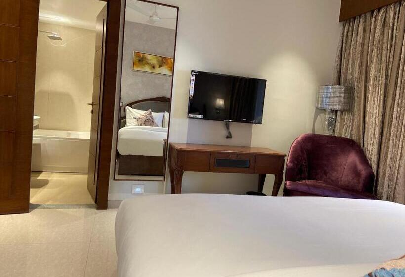 带阳台套房, Grand Victoria The Fern Resort & Spa, Panchgani