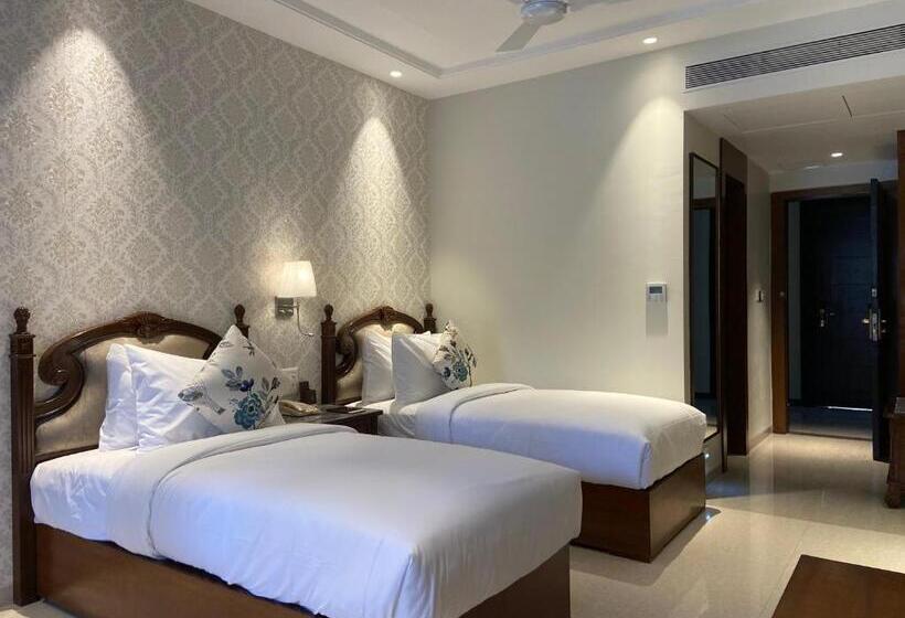 景观俱乐部房间, Grand Victoria The Fern Resort & Spa, Panchgani