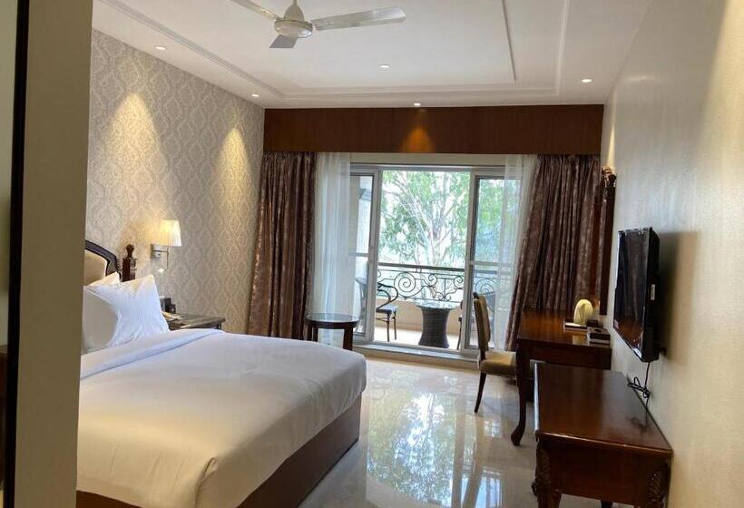 景观俱乐部房间, Grand Victoria The Fern Resort & Spa, Panchgani