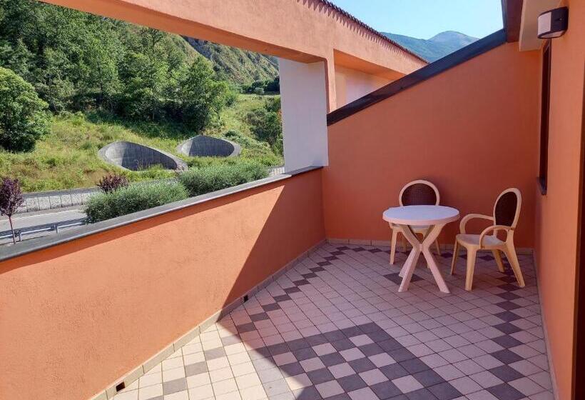 اتاق استاندارد چهار تخته, Ristorante Villa Terry