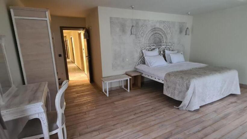 Четырехместный Номер Стандарт, Casa Iustin