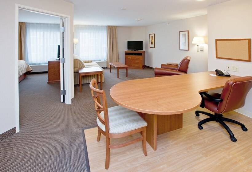 Mozgáskorlátozott Suite, Candlewood Suites Champaign Urbana University Area, An Ihg