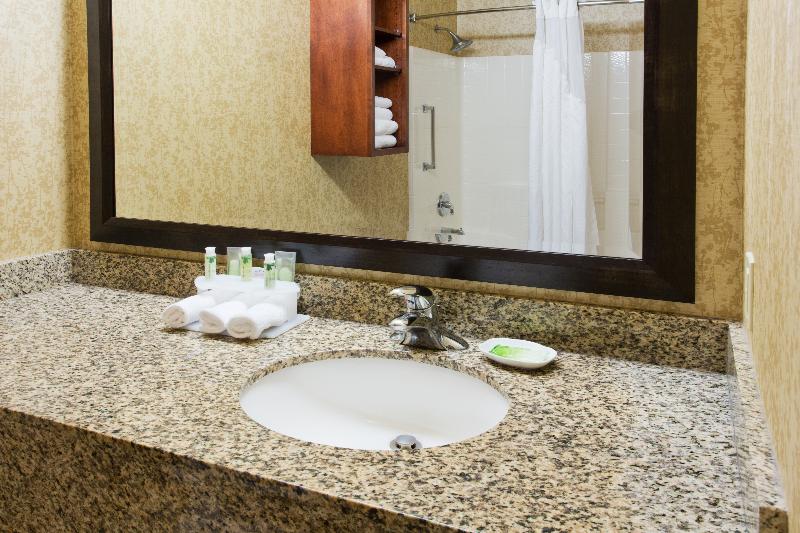 带大床的标准间, Holiday Inn Express Hotel & Suites Astoria, An Ihg