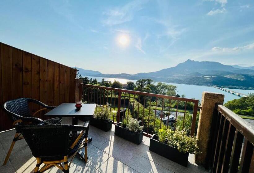 Номер Стандарт с Балконом, Hôtel Les Chaumettes