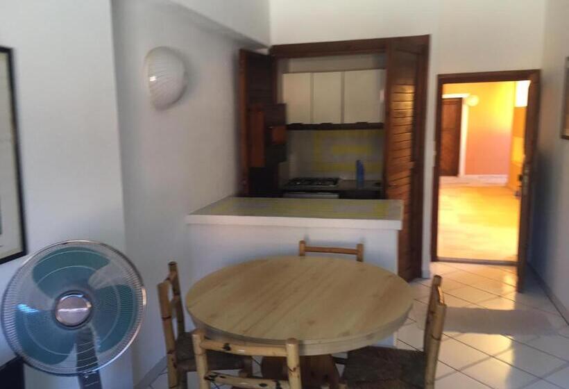 آپارتمان 1 خوابه با چشم‌انداز استخر, Marinella, Sardegna