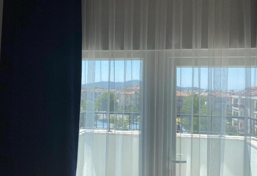 اتاق استاندارد سه تخته با بالکن, Kent Otel