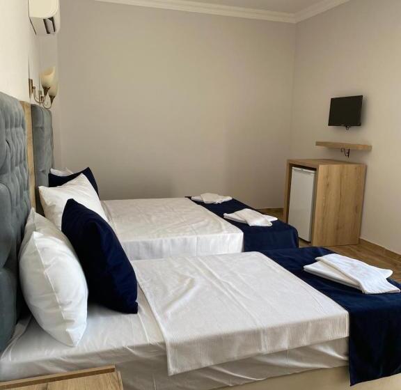 اتاق استاندارد سه تخته با بالکن, Kent Otel