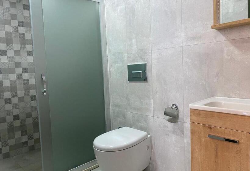 اتاق استاندارد سه تخته با بالکن, Kent Otel