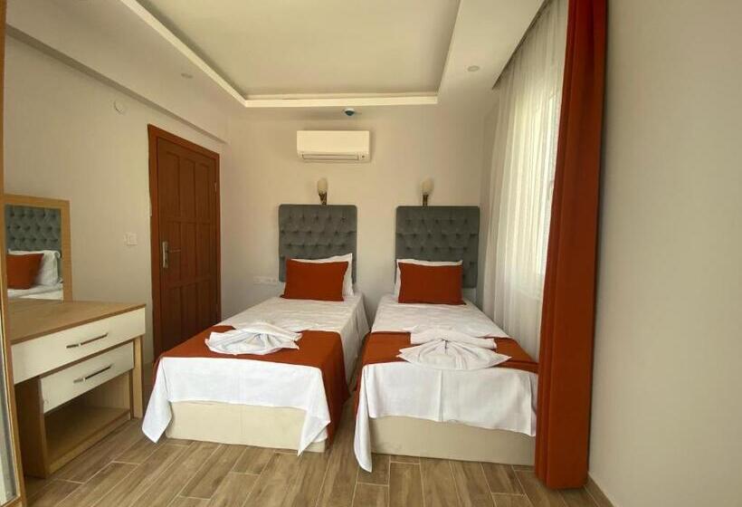 اتاق استاندارد چهار تخته با چشم‌انداز دریا, Kent Otel