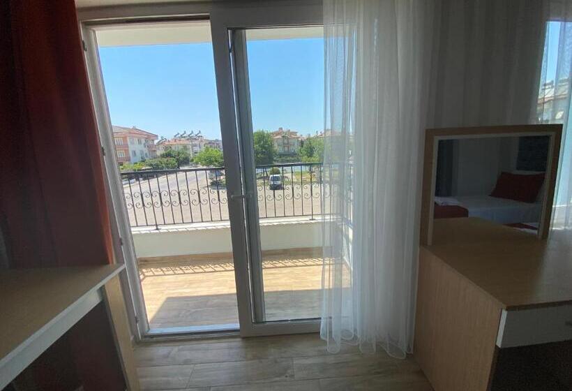 اتاق استاندارد چهار تخته با چشم‌انداز دریا, Kent Otel