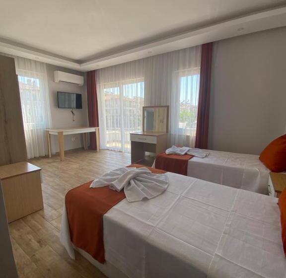اتاق استاندارد چهار تخته با چشم‌انداز دریا, Kent Otel