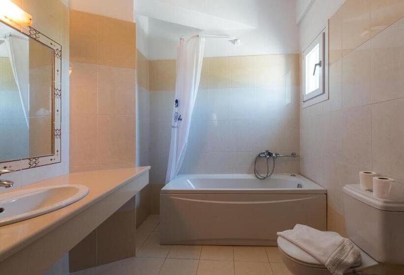 Номер Стандарт Трехместный, Giannoulaki Resort