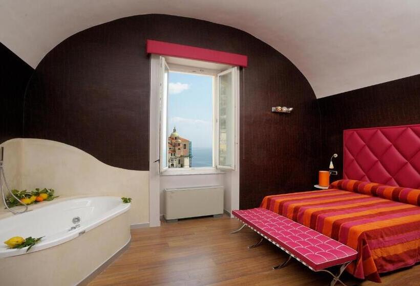 اتاق سوپریور با چشم‌انداز دریا, Palazzo Ferraioli   Hotel & Wellness