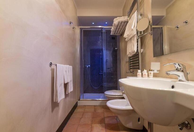اتاق سه نفره سوپریور با چشم‌انداز دریا, Palazzo Ferraioli   Hotel & Wellness