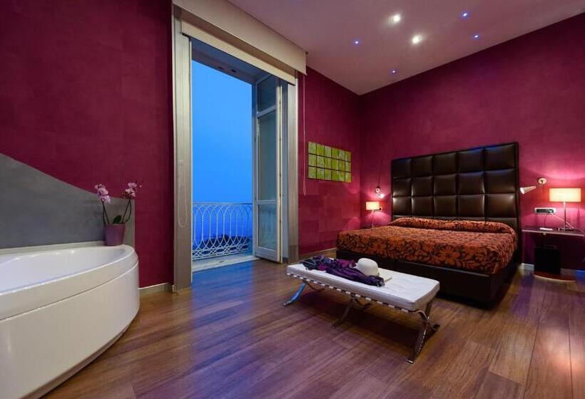 اتاق سه نفره سوپریور با چشم‌انداز دریا, Palazzo Ferraioli   Hotel & Wellness