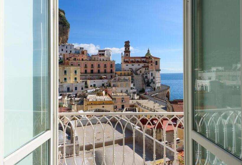 اتاق سه نفره سوپریور با چشم‌انداز دریا, Palazzo Ferraioli   Hotel & Wellness
