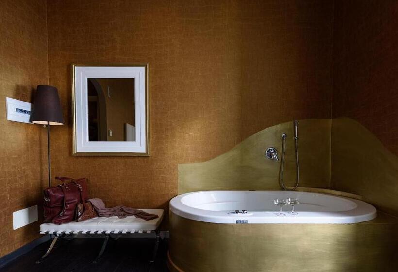 اتاق سه نفره سوپریور با چشم‌انداز دریا, Palazzo Ferraioli   Hotel & Wellness