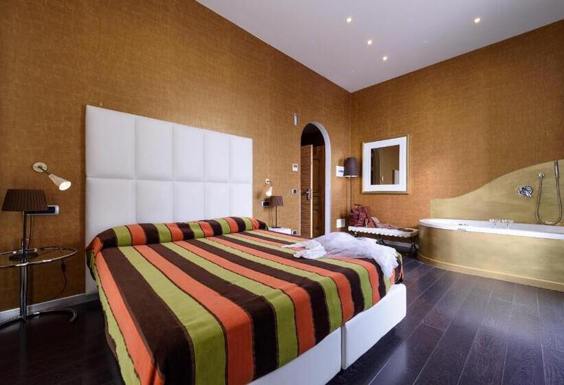 اتاق سه نفره سوپریور با چشم‌انداز دریا, Palazzo Ferraioli   Hotel & Wellness