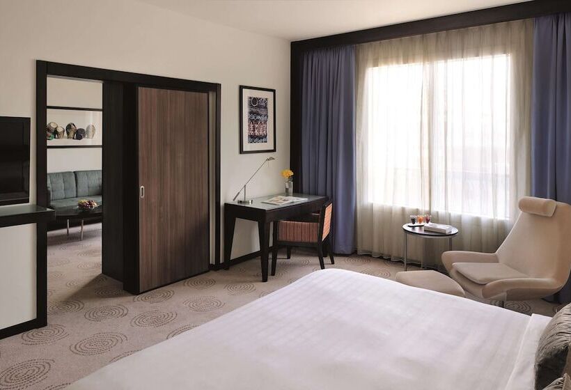 Президентский Люкс, Avani Deira Dubai