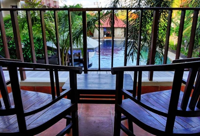 اتاق لوکس با چشم‌انداز استخر, Best Western Resort Kuta