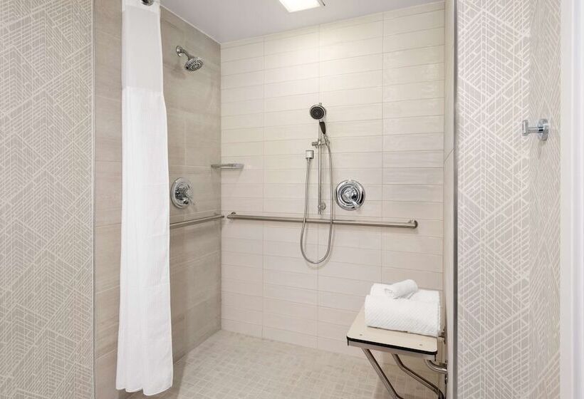 Люкс Адаптированный для Инвалидов, Embassy Suites By Hilton Portland Airport