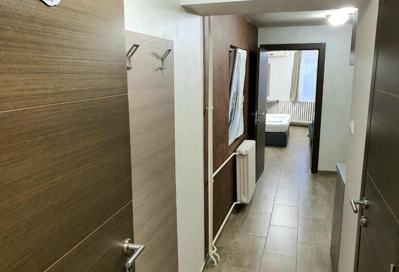 اتاق استاندارد سه نفره, Fontana