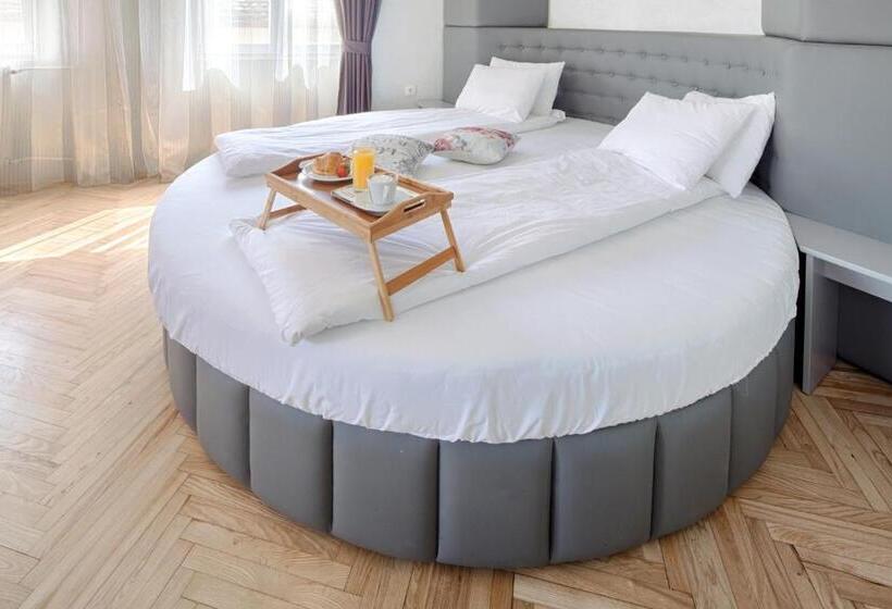 اتاق استاندارد چهار تخته, Fontana