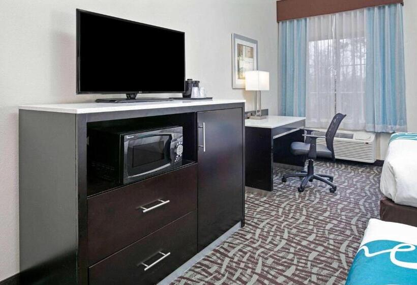 Номер Стандарт, La Quinta Inn & Suites By Wyndham Paris