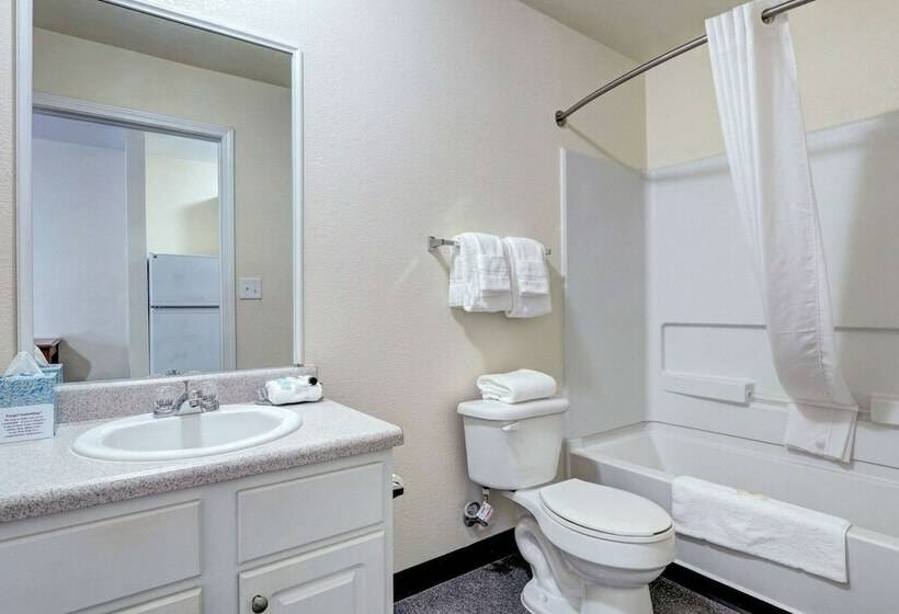 스탠다드 룸 더블 침대 2개, Suburban Studios Westminster Denver North