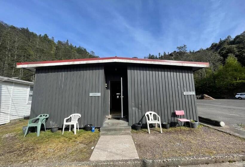 공동 객실, Mountain View Motel