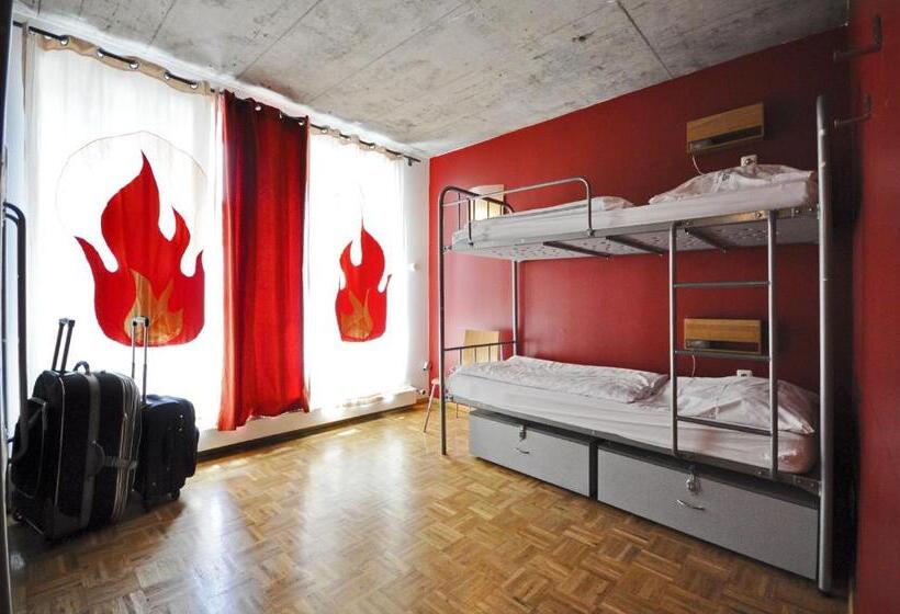 اتاق کلاسیک چهارنفره, Five Elements Hostel Frankfurt