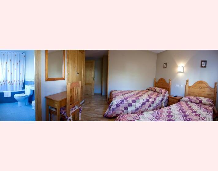 Номер Стандарт Трехместный, Hostal Valle De Tena