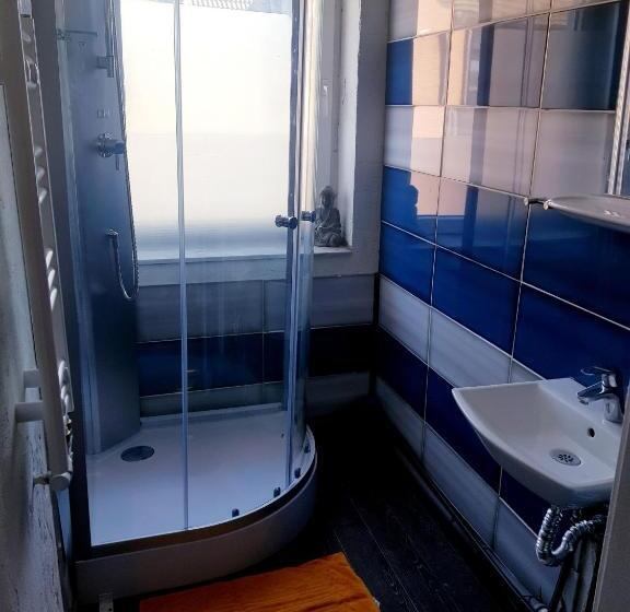 Quarto Estandar Banheiro Compartilhado, Stayincologne