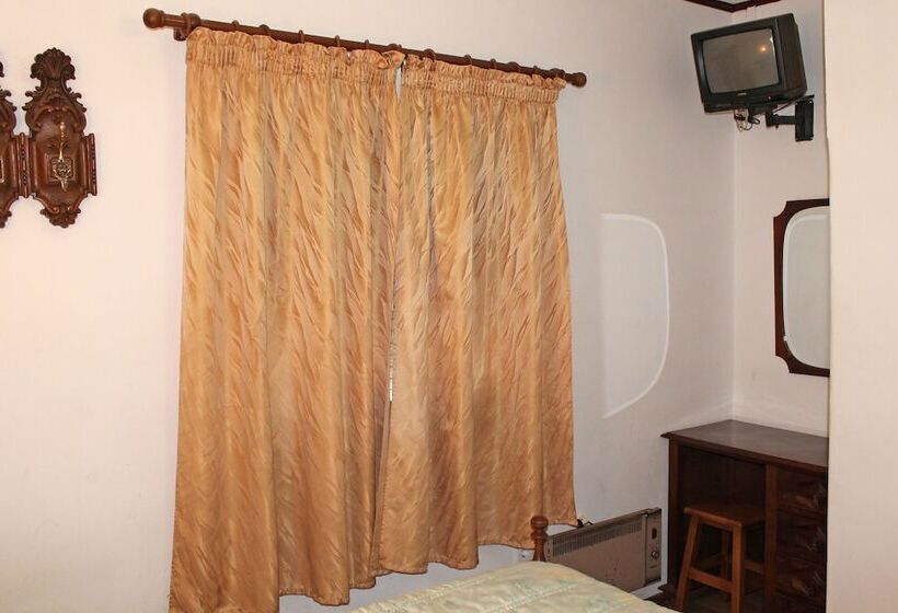 اتاق استاندارد سه نفره, Franca