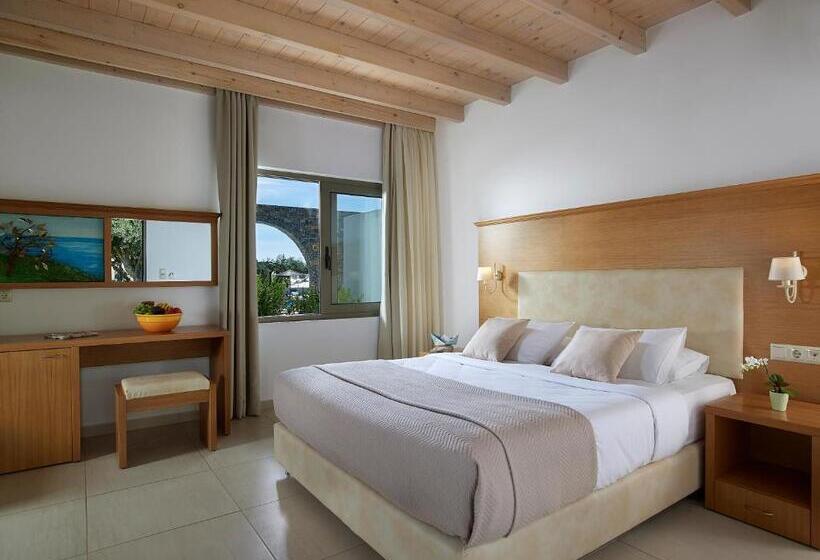 اتاق سه نفره دلوکس با چشم‌انداز باغ, Coriva Beach Hotel & Bungalows