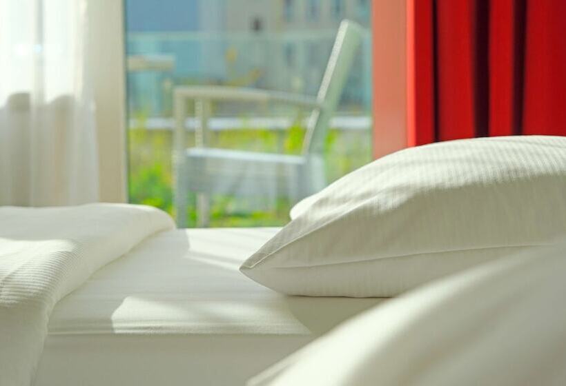 Номер Стандарт с Террасой, Park Inn By Radisson Linz